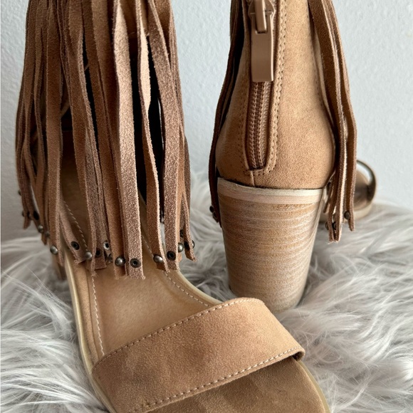New Very Volatile tan leather fringe heels 8 - Picture 4 of 6